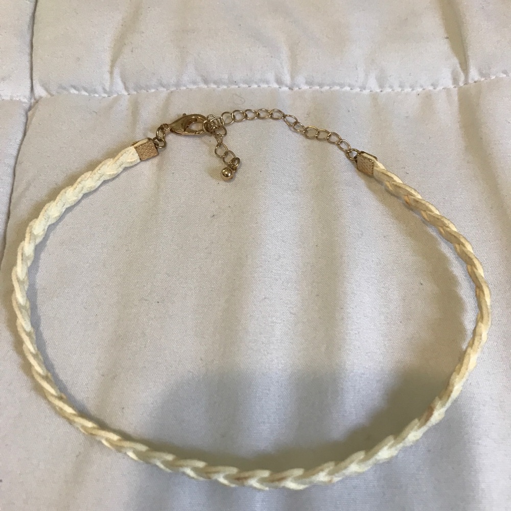 White choker